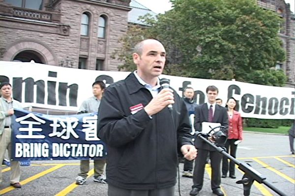 省議員喬治.史密斯德門(George Smitherman)到場並在會上發表講話(大紀元攝影) 省議員喬治.史密斯德門(George Smitherman)到場並在會上發表講話(大紀元攝影)
