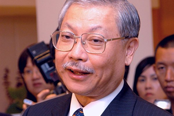 孙明扬纵横官场数十年,故能够在适当时间说适当的话,为港府有利地操控全局。(摄影:香港大纪元记者) 孙明扬纵横官场数十年,故能够在适当时间说适当的话,为港府有利地操控全局。(摄影:香港大纪元记者)