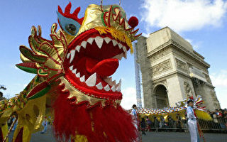 巴黎新年游行展中国风情 市长坦言人权