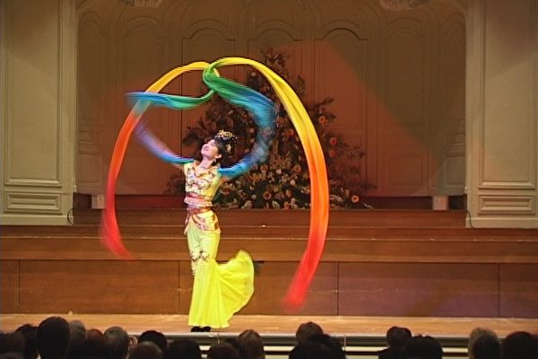 独舞”敦煌舞韵“ (大纪元图片) 独舞”敦煌舞韵“ (大纪元图片)