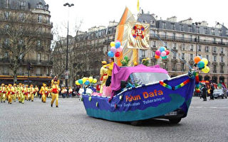 组图：欧洲法轮功学员巴黎盛妆游行