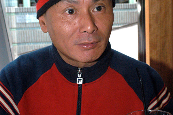 劉家輝:「謙虛才可以學到東西,認叻就不會有人教你。」(大紀元記者攝) 劉家輝:「謙虛才可以學到東西,認叻就不會有人教你。」(大紀元記者攝)