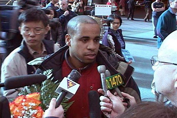 卅六名西方法輪功學員天安門一行引起西方媒體廣泛注意(圖片提供╱台灣法輪大法學會) 卅六名西方法輪功學員天安門一行引起西方媒體廣泛注意(圖片提供╱台灣法輪大法學會)