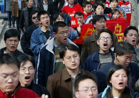 钓鱼岛风波 北京抗议者焚烧日本国旗