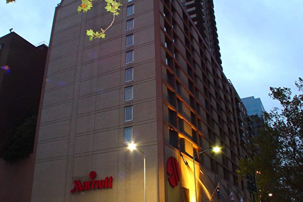市长苏震西对位于259 Exhibition Street 的Marriott旅店不感兴趣，称之为“误报”的房产。(大纪元摄影)