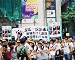 「七一」花絮：港人發揮「七一精神」  用腳寫下香港歷史