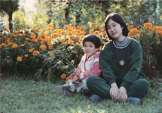 曾錚和她的女兒。(大紀元) 曾錚和她的女兒。(大紀元)