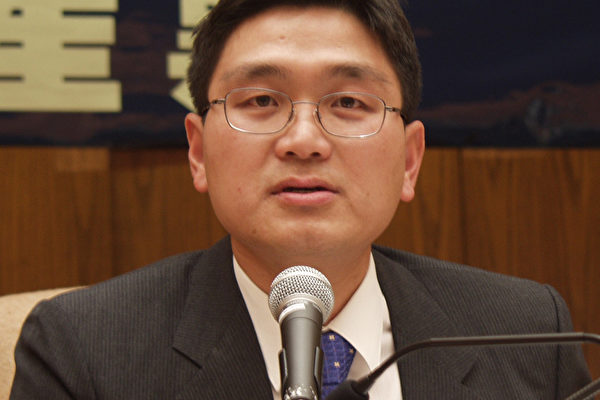 主持人 黄祖威博士 (大纪元记者摄影) 主持人 黄祖威博士 (大纪元记者摄影)