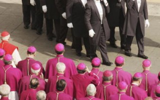 組圖：教皇葬禮開始 萬眾聚集梵蒂岡