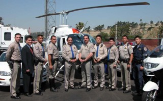 加州公路巡警展现实力传达交通安全教育