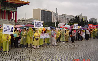台灣聲援退黨 民眾湧進中正紀念堂