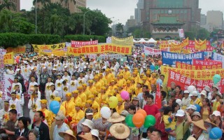 組圖7：台灣聲援退黨 隊伍出發啦
