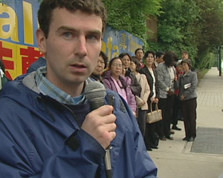 列治文市居民Daniel Ferguson 先生发言,希望不同族裔的加拿大人都能站出来声援今天这样的活动(大纪元) 列治文市居民Daniel Ferguson 先生发言,希望不同族裔的加拿大人都能站出来声援今天这样的活动(大纪元)