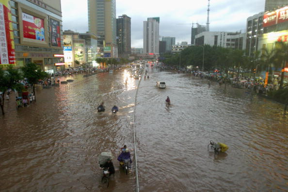 廣州市區嚴重積水(Getty Images ,2005年6月21日) 廣州市區嚴重積水(Getty Images ,2005年6月21日)