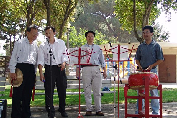 三句半“退党潮”。 三句半“退党潮”。