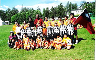 国际足球分龄赛 轻取8岁组的冠军