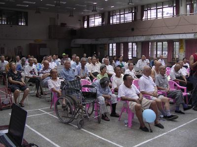高雄市君毅正群社区7月23日有数十位民众参加《大纪元时报》举办之“九评系列第9场座谈会”。 高雄市君毅正群社区7月23日有数十位民众参加《大纪元时报》举办之“九评系列第9场座谈会”。