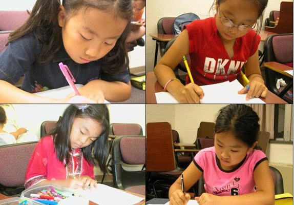 华府明慧学校学生以书信和绘画呼吁美国总统布什帮助营救中国孤儿。(大纪元记者薛槟摄影) 华府明慧学校学生以书信和绘画呼吁美国总统布什帮助营救中国孤儿。(大纪元记者薛槟摄影)