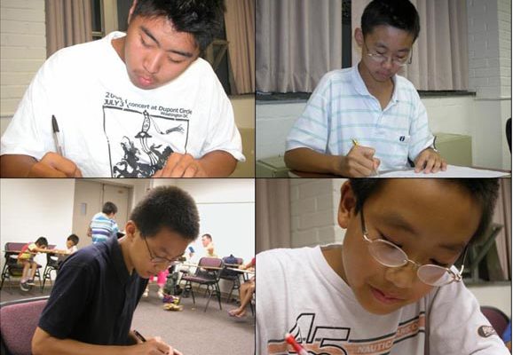 华府明慧学校学生以书信和绘画呼吁美国总统布什帮助营救中国孤儿。(大纪元记者薛槟摄影) 华府明慧学校学生以书信和绘画呼吁美国总统布什帮助营救中国孤儿。(大纪元记者薛槟摄影)