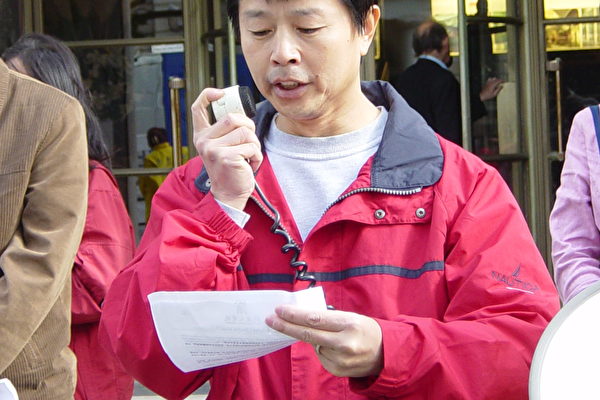 英国“告别中共大联盟”代表许先生在新闻发布会上发言。 英国“告别中共大联盟”代表许先生在新闻发布会上发言。