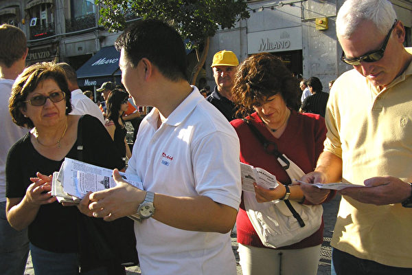 “请给我一张传单” “请给我一张传单”