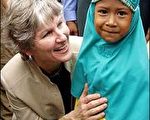 圖片來源：法新社 美國親善特使休斯，今天抵達印尼亞齊省省會大亞齊市訪問。