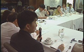 人权活动家、现任韩国《朝鲜日报》记者姜哲焕于20日晚在汉城举办的外国言论座谈会上称：“目前，朝鲜存在着很强的反共力量，朝鲜政权会像罗马尼亚一样一朝覆灭。”（新唐人）