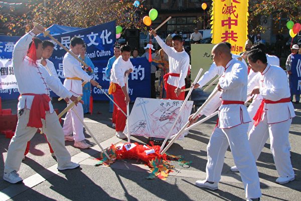 九评神剑斩赤龙(大纪元图片) 九评神剑斩赤龙(大纪元图片)