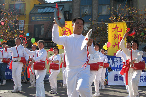 欢庆《九评》发表一周年 (大纪元图片) 欢庆《九评》发表一周年 (大纪元图片)