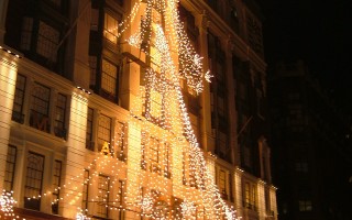 组图：纽约梅西百货灯秀 揭圣诞序幕
