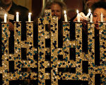 华盛顿的犹太人点燃大烛台开启庆祝光明节的序幕/Getty Images
