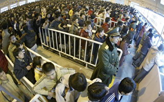 组图：中国大陆涌现返乡购票人潮