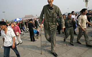 金氏記錄： 世界最高人 鮑喜順2.36米