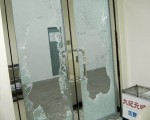 香港大紀元時報遭四名暴徒闖入破壞