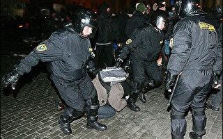 白俄罗斯当局深夜突击  镇压抗议民众