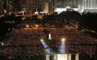 香港四萬人燭光悼六四挺維權