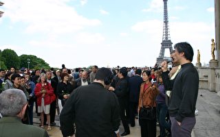 巴黎人权广场举行“勿忘六四”活动