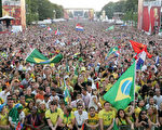 在柏林的巴西和克羅埃西亞足球迷. (Photo by Sean Gallup/Getty Images)