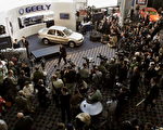 2006年1月10日，中国杭州的吉利轿车第一次在底特律召开的北美国际车展上亮相。（Bill Pugliano/Getty Images)