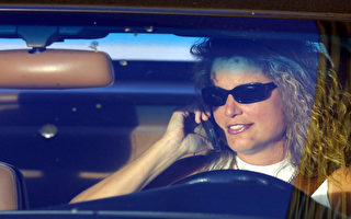 報告：新州一年或有240萬人開車用手機被罰