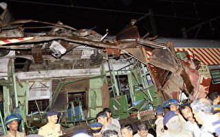 印度七起火车爆炸 至少135人死亡