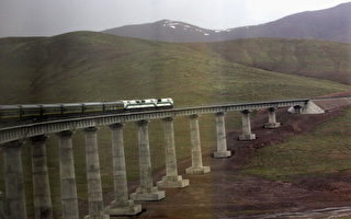 青藏铁路出现路基下沉开裂等问题