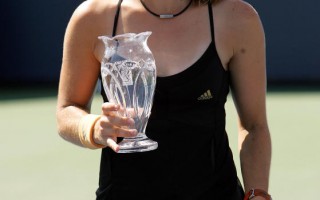 聖地牙哥網賽 辛吉絲首戰闖過第二輪