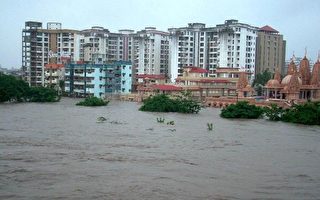 組圖：印度暴雨 50萬人撤離家園