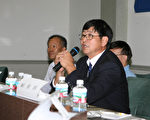 文革史論家、中國社會民主黨主席劉國凱先生在洛杉磯文革研討會上演講。(大紀元圖片)
