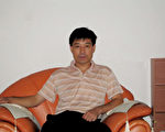 東航機長袁勝因在上海機場勸人退黨被公安盤查，於8月9日留美申請政治庇護。 (大紀元)