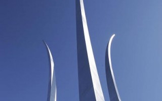 组图：82米高美国空军纪念碑正式落成