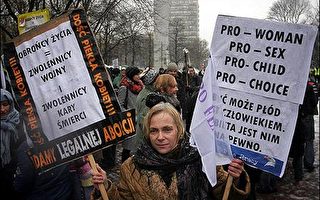 数百名波兰群众上街头　要求修改堕胎法