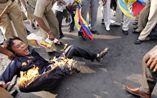 西藏示威者在胡锦涛访问印度期间自焚