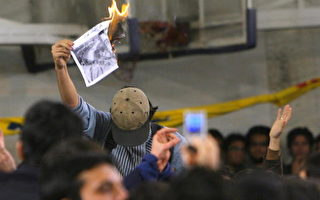 伊朗總統大學演講 學生燒肖像抗議